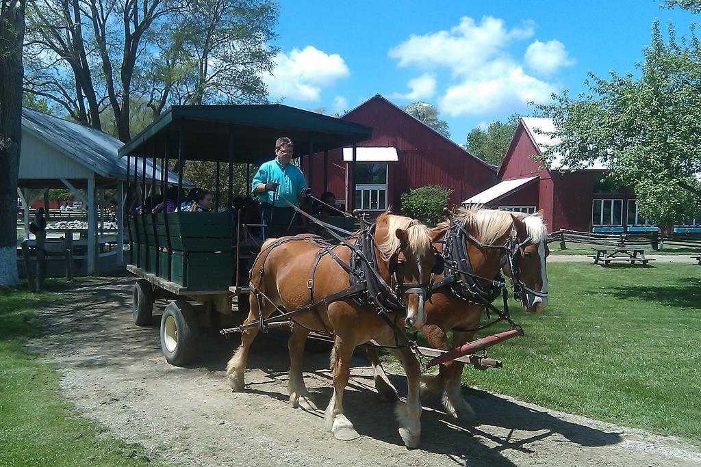 Amish Inn Nappanee Kültér fotó