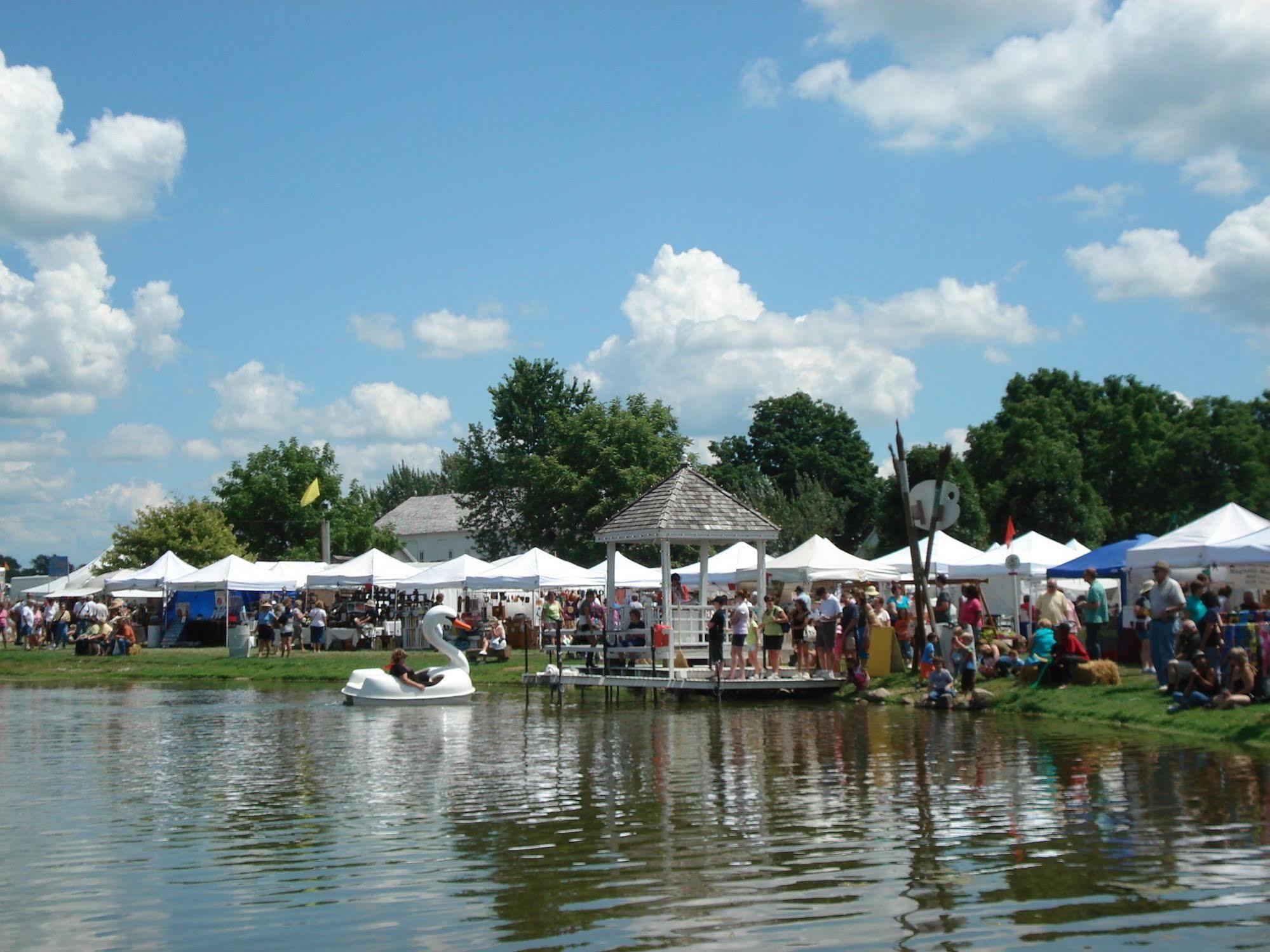Amish Inn Nappanee Kültér fotó